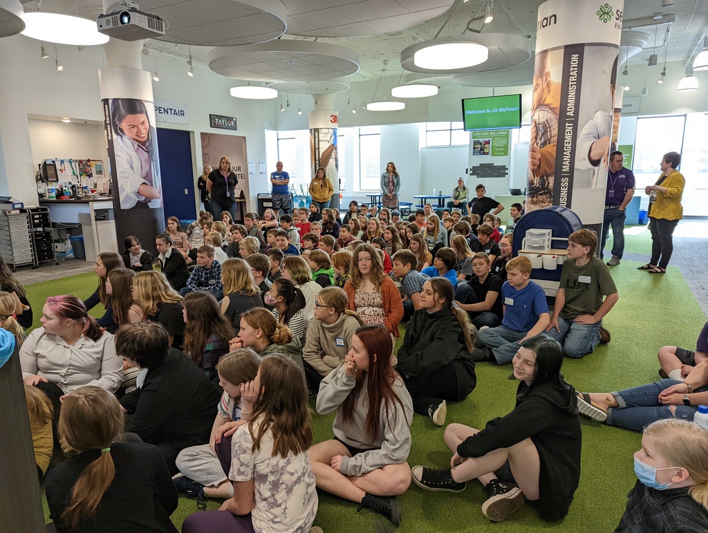 6th grade students went to Biz Town on Tuesday May 10th. They've been working very hard all quarter on their jobs. Sixth grade students gain an understanding of various aspects of running a business as they take on the roles of chief executive officer, chief financial officer, marketing director, sales manager, and consumer via five online, self-guided adventures. A huge THANK YOU to the over 20 parent & community volunteers that helped with the day.