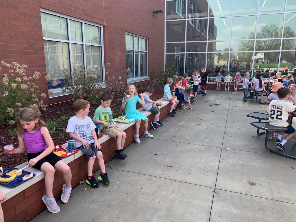 Kindergarten is doing an ABC countdown. Today was letter L day: lunch outside