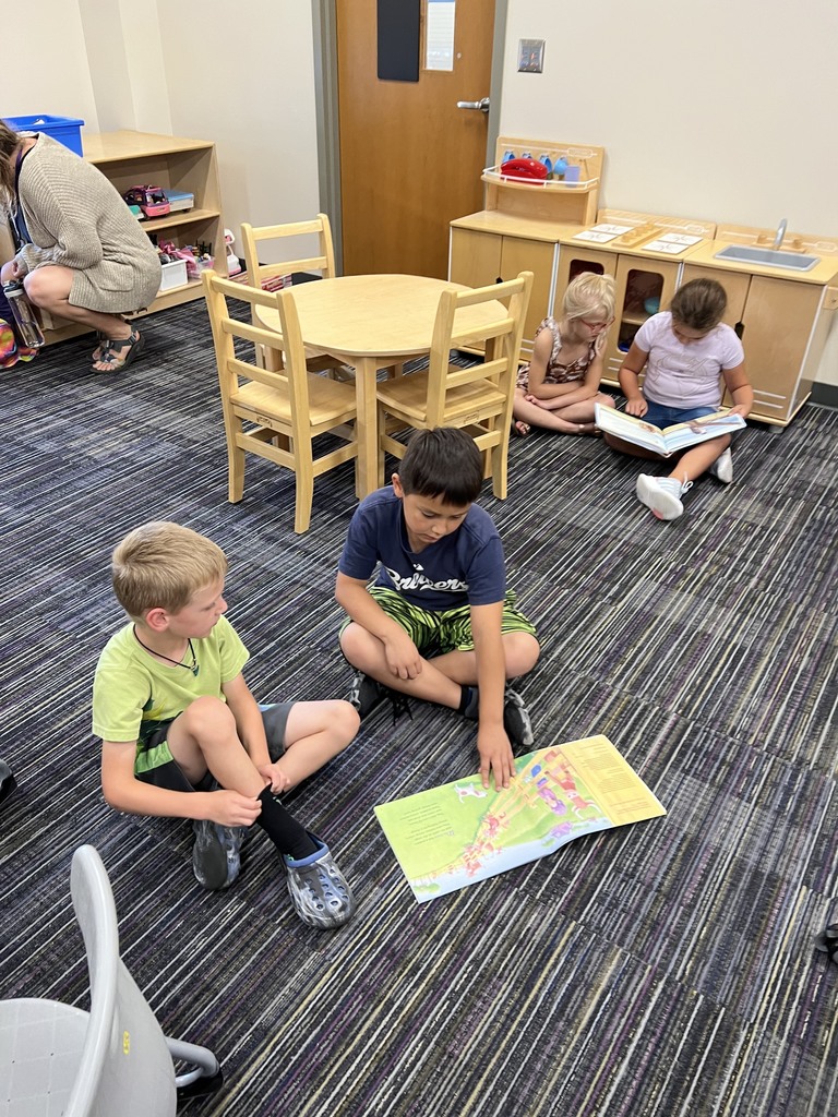 Ms. Horn’s 3rd graders read stories to Mrs. Zierl's kindergarteners for their first buddy activity. 